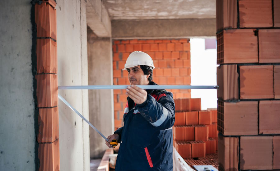 det kan vara en utmaning att bredda en befintlig dörröppning beroende på hur det ser ut runtomkring karmen i sådana fall kanske en skjutdörr är en bra ide vilket inte kräver någon dörrkarm som tar upp utrymme